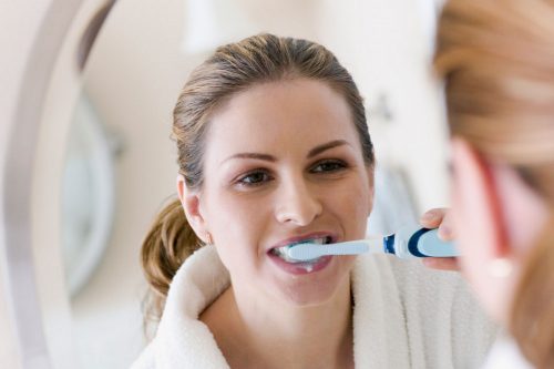 Tẩy trắng răng sau khi sinh có được không? 2