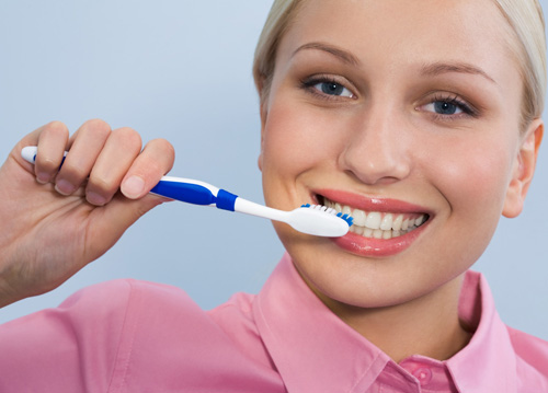 Chảy máu chân răng là biểu hiện của bệnh gì? 1