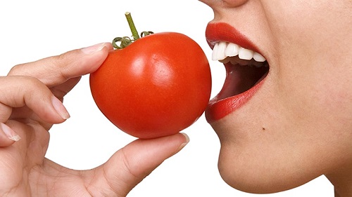 Cách làm trắng răng bằng cà chua có thực sự hiệu quả? 1